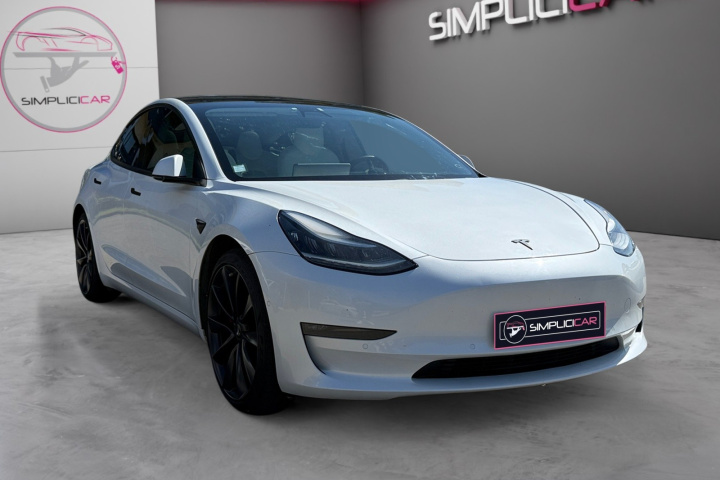 TESLA MODEL 3